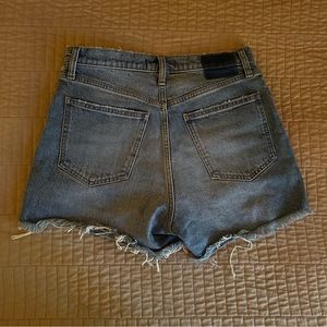Abercrombie & Fitch The 4" Mom Short High Rise Curve Love